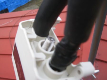 接栓に接栓防水用テープを巻き付けます。